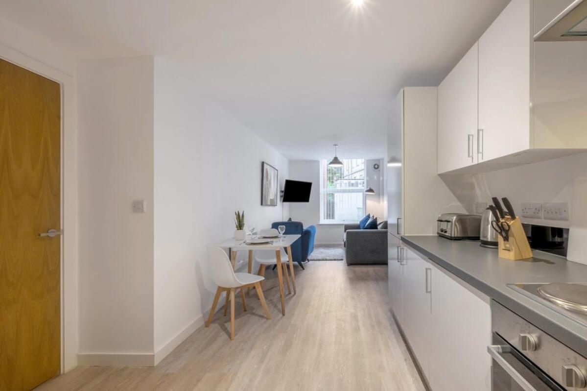 A Modern Apartment In Preston City Centre Экстерьер фото